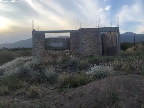 VENDO TERRENO CON CONSTRUCCIÓN EN OBRA GRUESA Y QUINCHO