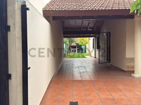 Casa 3 ambientes con 2 baños
