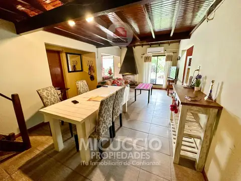 Casa en Venta con 2 cocheras