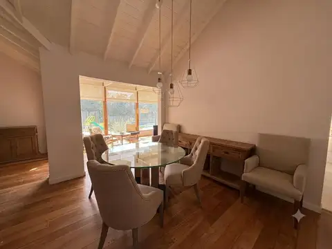 Casa en Venta con 12 cocheras