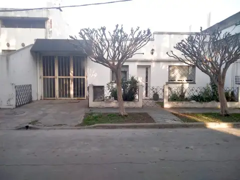 VENTA CASA EN 43 BIS e/ 196 y 197 3 DORMITORIOS