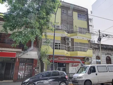 Local comercial en planta baja de 107 m2  apto Gastronomía y sin expensas.