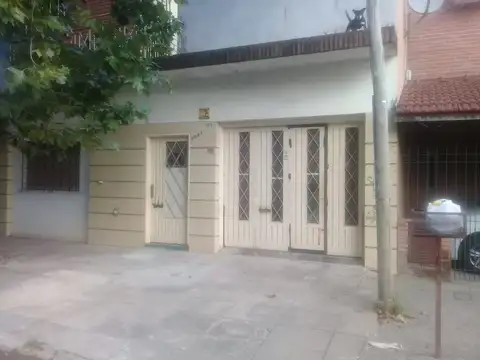 Galpón 60 m2  con vivienda 2 ambientes