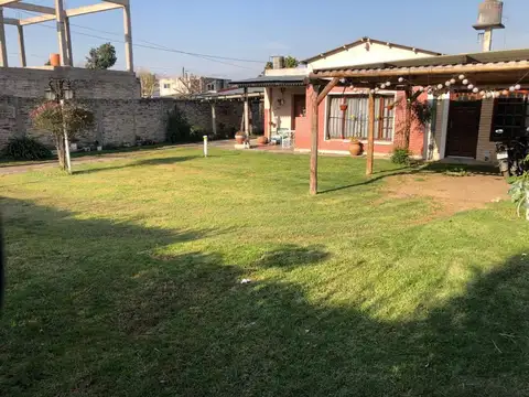Casa en Venta con 3 cocheras