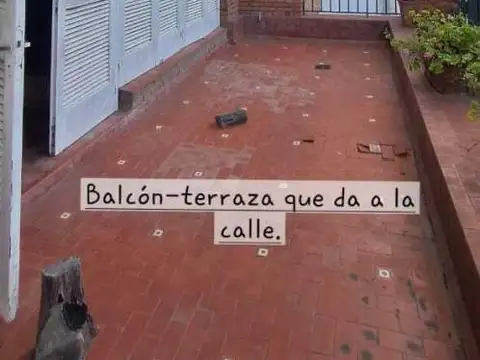 Casa 6 ambientes con 2 baños