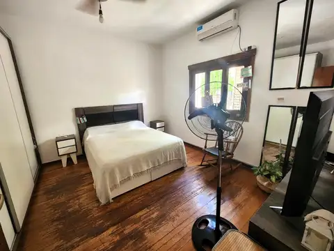 Casa 6 ambientes con 2 baños