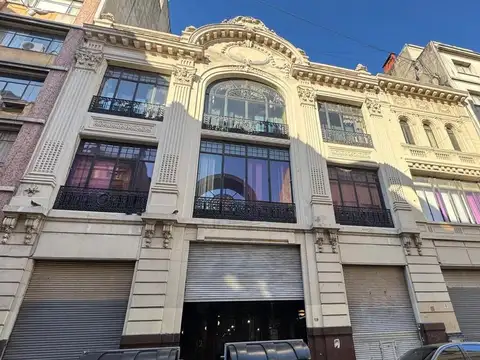 Edificio comercial a mts de Av 9 de Julio 