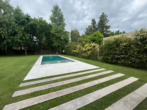 Casa 5 ambientes con 2 baños