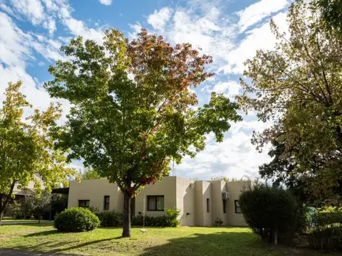 VENTA CASA 5 AMBIENTES - ROBLE JOVEN PILAR