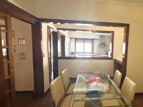 Casa 5 ambientes con 4 baños