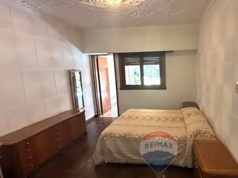 VENTA CASA + 3 LOCALES COMERCIALES, EN CASTELAR