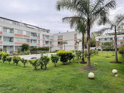 Venta en Villa Los Remeros 2 ambientes en complejo con piscina