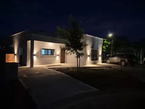 Casa 4 ambientes con 3 baños