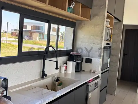 Casa en Venta en Berazategui, USD 440.000