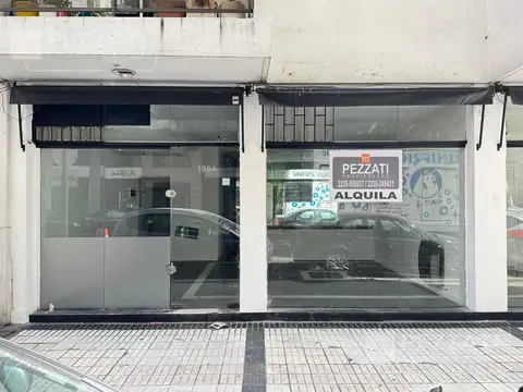 Local en alquiler. Zona Plaza Colon. 2 baños. sotano. Frente en blindex