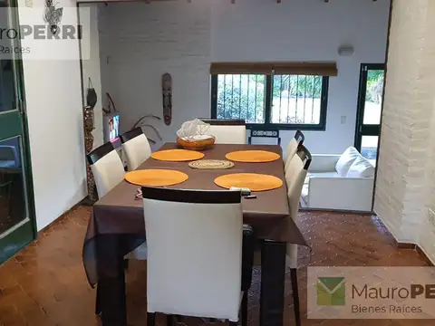 Casa 7 ambientes con 2 baños