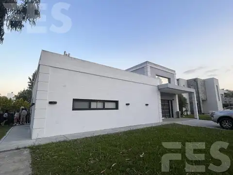 Casa en Alquiler en Countries y Barrios Cerrados en Ezeiza, USD 1.500