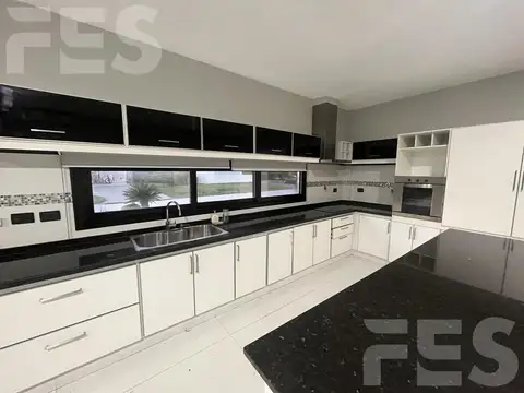 Casa en Alquiler en Countries y Barrios Cerrados en Ezeiza, USD 1.500