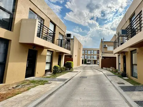 dúplex 4 ambientes / condominio/ Ituzaingó norte