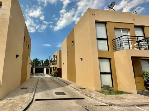 Depto Tipo Casa en Alquiler de 4 ambientes