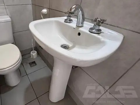 Depto Tipo Casa en Alquiler con 1 cocheras