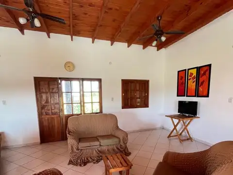 Casa 2 ambientes con 2 baños