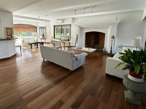 Casa en Alquiler de 4 dormitorios