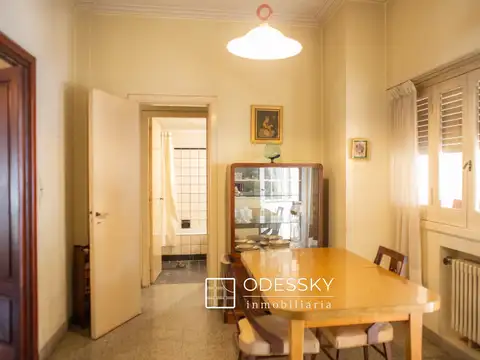 Cañuelas - Casa antigua en pleno centro! Rebajado !