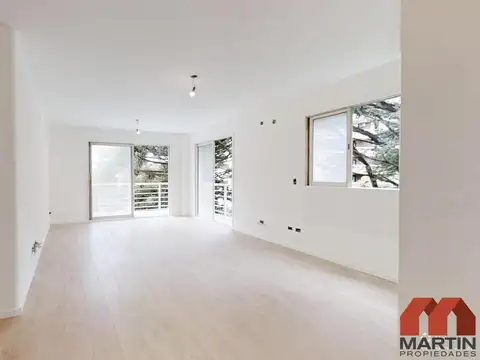 Departamento en Alquiler de 3 Ambientes en La Lucila con Balcón y Pileta