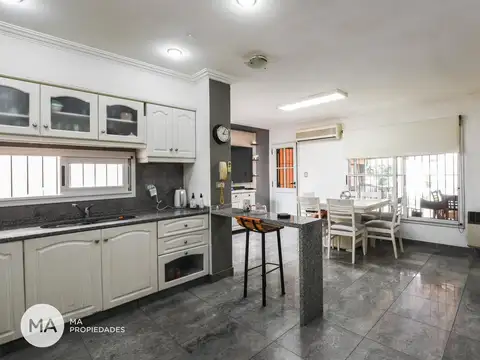 Casa 3 Dormitorios con jardín y pileta - Chassaing 7800 - Fisherton | Venta