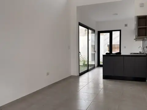 Casa 3 ambientes con 1 baño