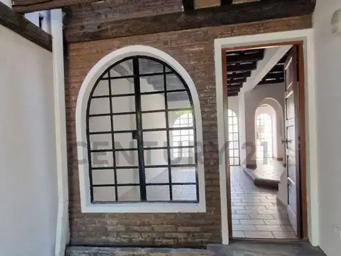 Casa en Alquiler con 1 cochera