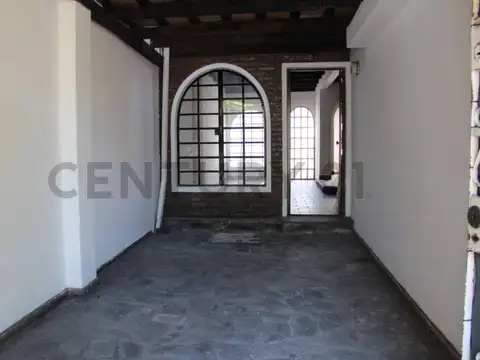 Casa 5 ambientes con 1 baño