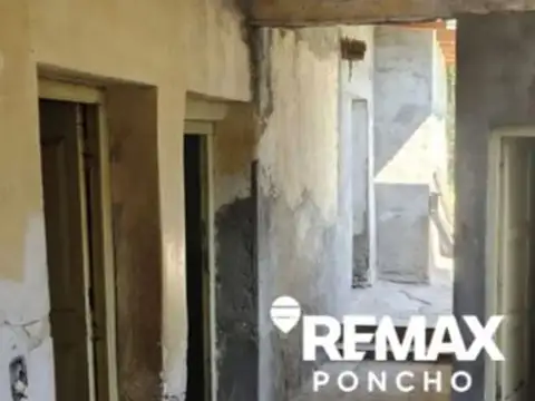 Casa 8 ambientes con 2 baños