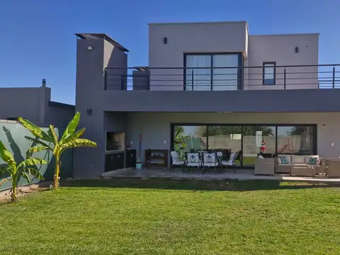 Casa en Alquiler de 4 dormitorios