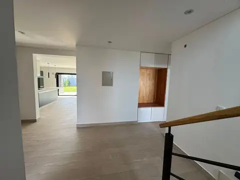 Casa 5 ambientes con 3 baños