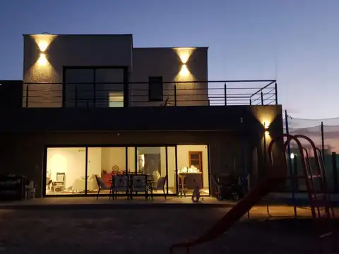 Casa en Alquiler en Maipú, USD 1.800