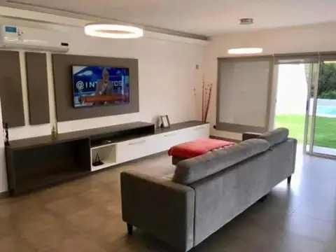 CASA EN VENTA CON VISTA A LAS SIERRAS, VILLA DEL LAGO - CORD