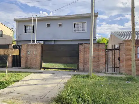 Casa en alquiler 2 dormitorios c/cochera