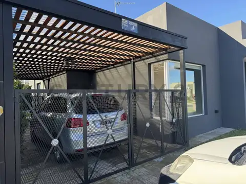 Casa en Venta en Pilar del Este - San Ramón, USD 180.000