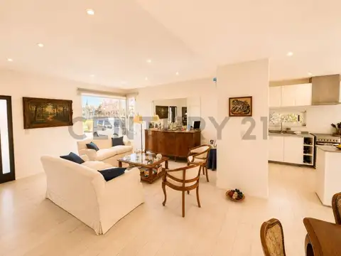 Casa 5 ambientes con 4 baños