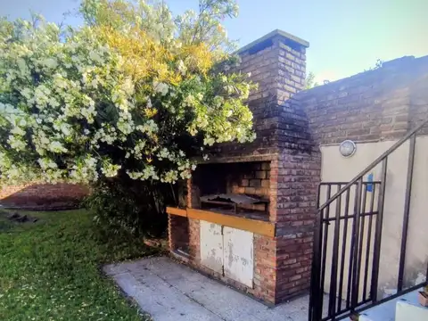 VENTA CASA 3 DORMITORIOS JARDIN Y PILETA COCHERA