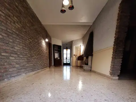 VENTA CASA 3 DORMITORIOS JARDIN Y PILETA COCHERA