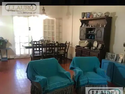 Casa 6 ambientes con 2 baños