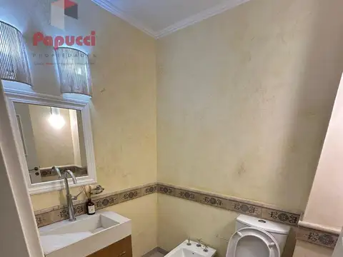 Casa en Alquiler con 1 cochera