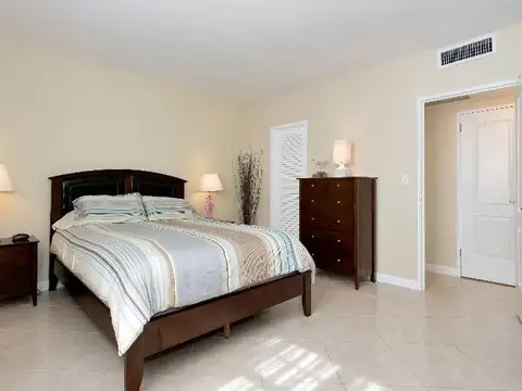 MIAMI HOLLYWOOD ALQ.TEMPORARIO DE DPTOS / AUTOS / PASAJES