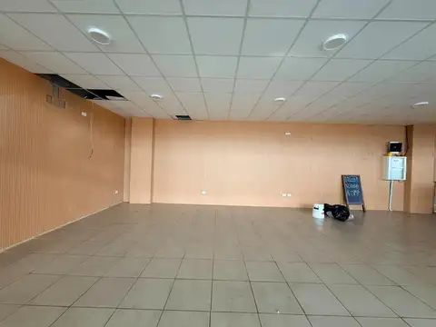 ALQUILER – LOCALES COMERCIALES EN CENTRO COMERCIAL NINI MAYO