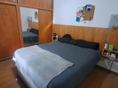 NUEVO VALOR ! CASA IDEAL PARA 2 FLIAS PB: CASA 3 AMB CON GGE FONDO PARQUIZADO Y EN PA: DEPTO 2 AMB