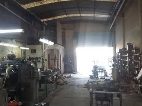 Galpon en Venta 47  mts Fondo