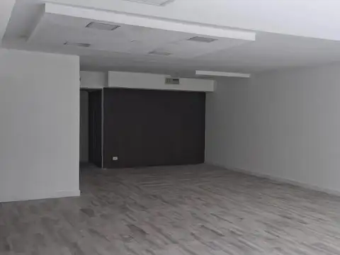 Oficina en Alquiler con 1 cochera